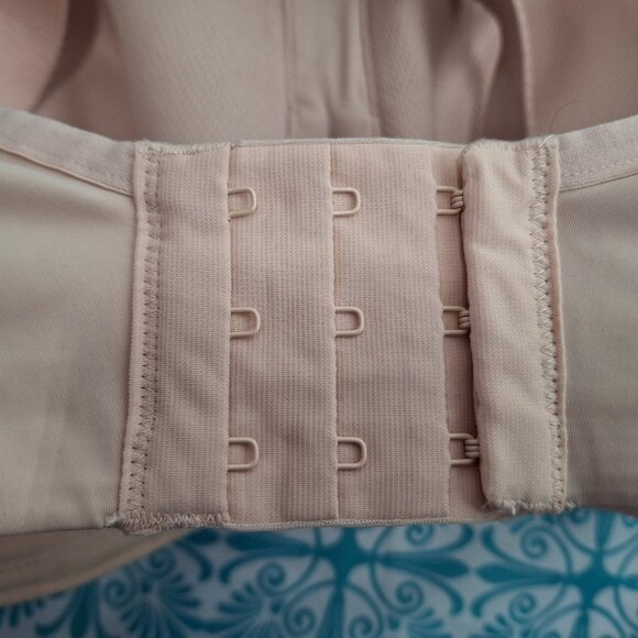 Le Mystere Hi Impact Underwire Sports Bra 36G Nude Full Bust Convertible Straps - Picture 4 of 8